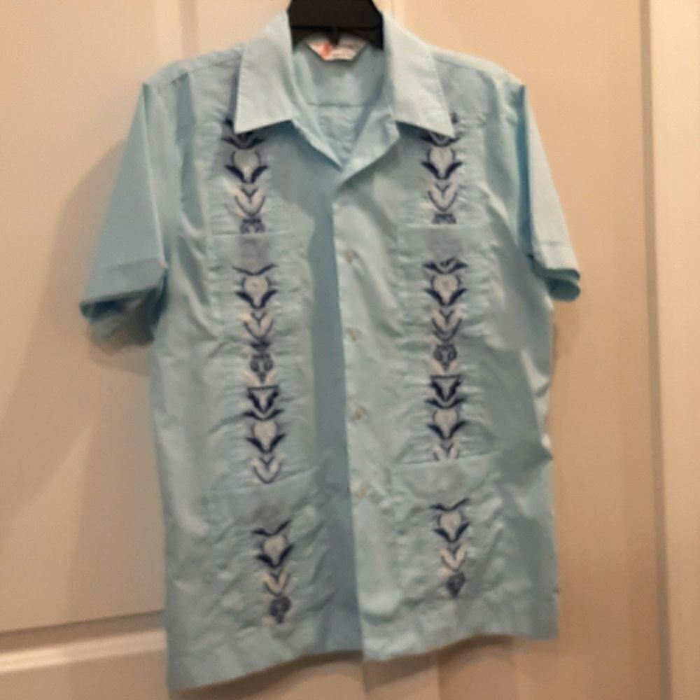 ROMANI Collection NWOT Blue Button Down Embroidered Top with Pockets